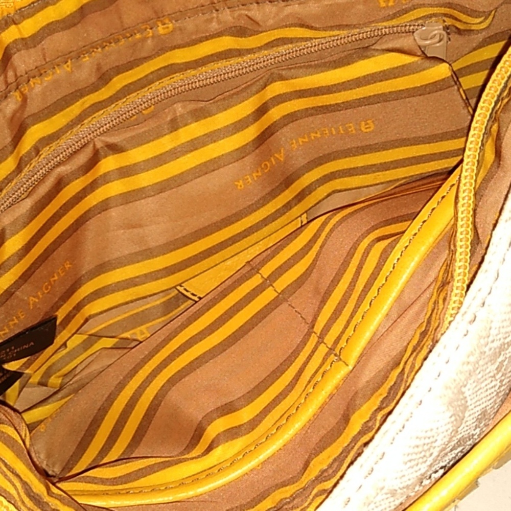 Purse - Picture 2 of 3